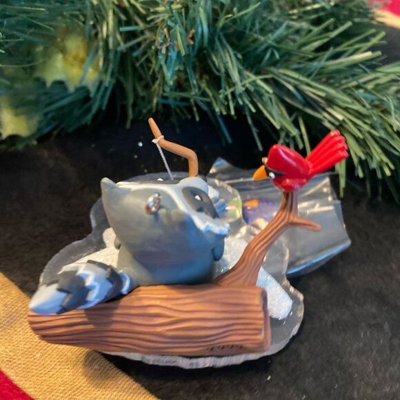 Hallmark Keepsake Ornament The Fishing Hole 2000 - Picture 7 of 10